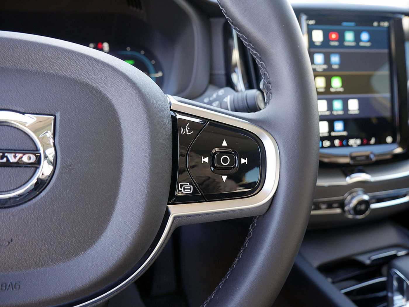 Volvo  T8 Ultra Dark Recharge Plug-In Hybrid AWD