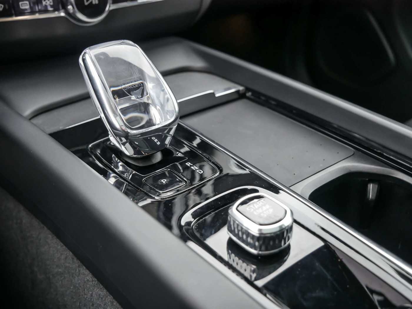 Volvo  T8 Ultra Dark Recharge Plug-In Hybrid AWD