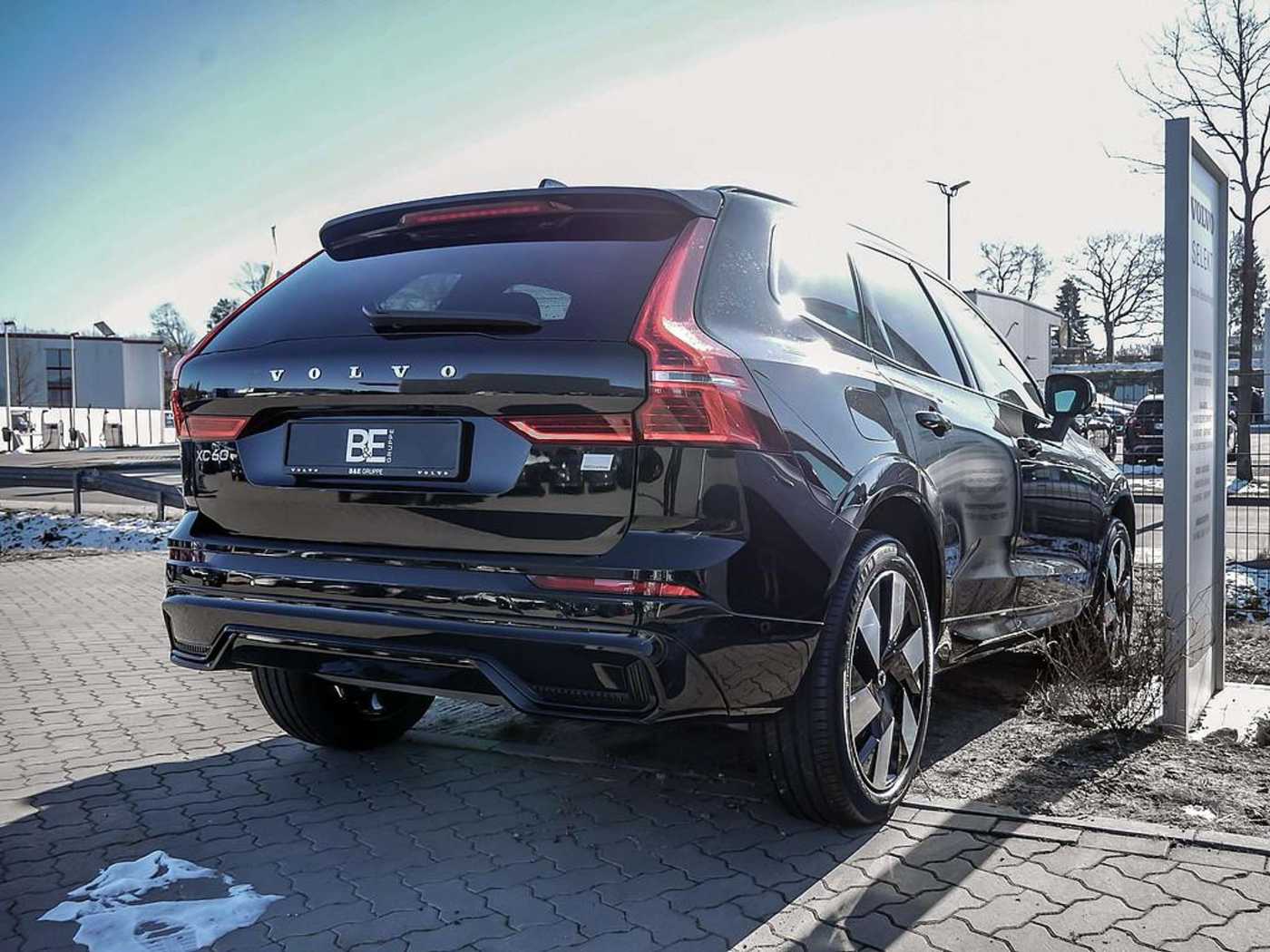 Volvo  T8 Ultra Dark Recharge Plug-In Hybrid AWD