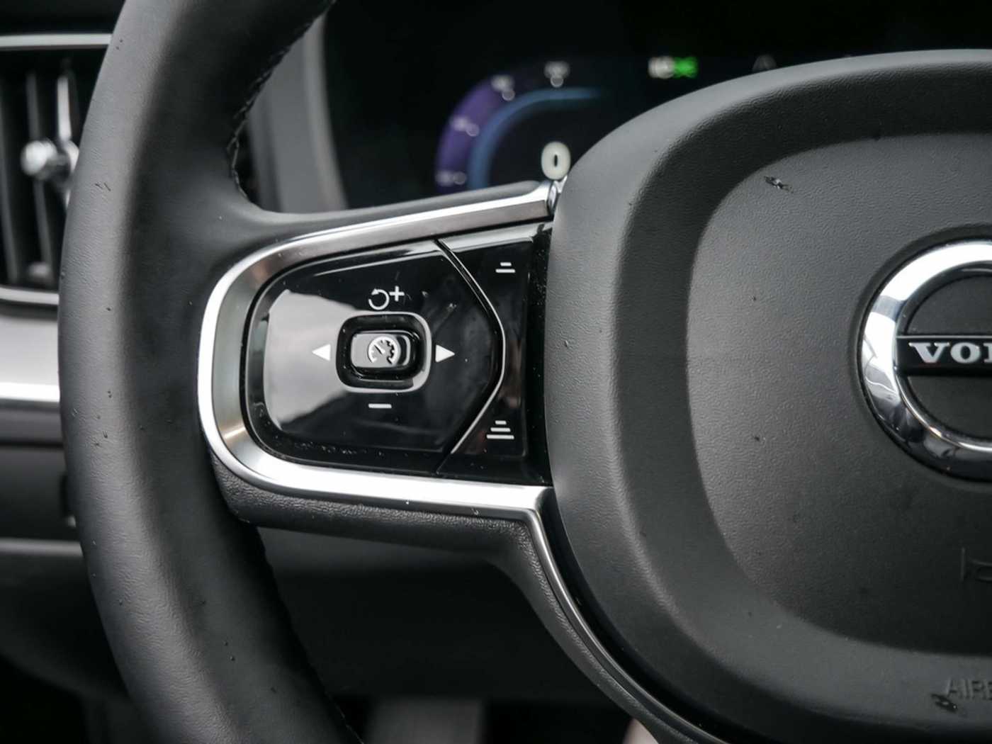 Volvo  T8 Ultra Dark Recharge Plug-In Hybrid AWD
