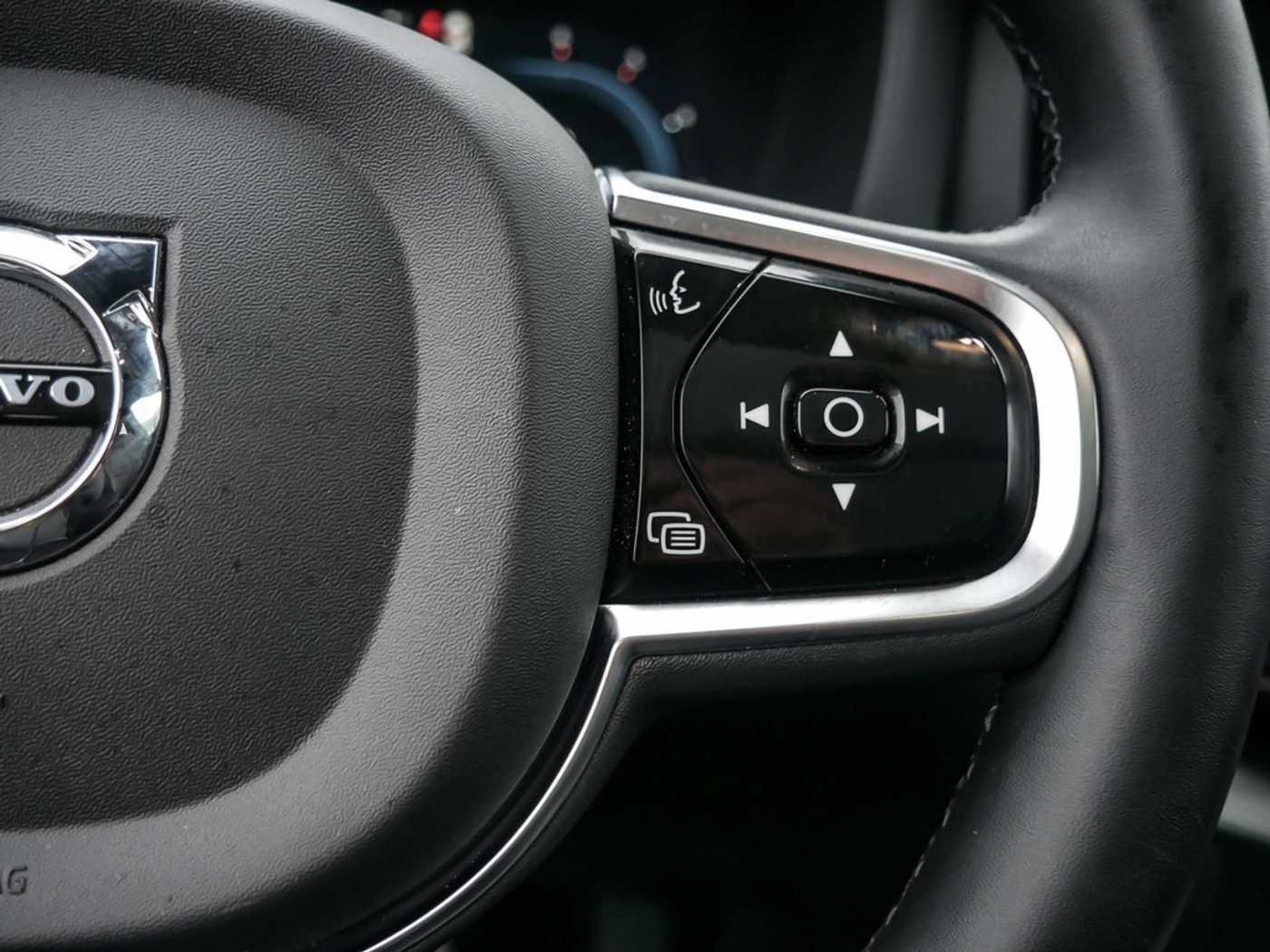Volvo  T8 Ultra Dark Recharge Plug-In Hybrid AWD