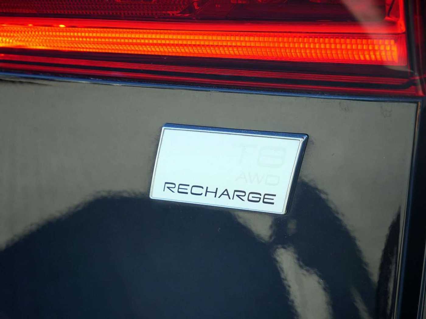 Volvo  T8 Ultra Dark Recharge Plug-In Hybrid AWD