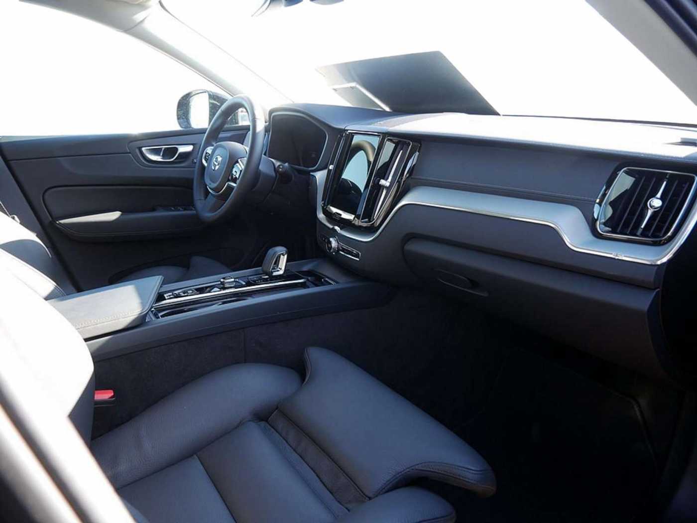 Volvo  T8 Ultra Dark Recharge Plug-In Hybrid AWD