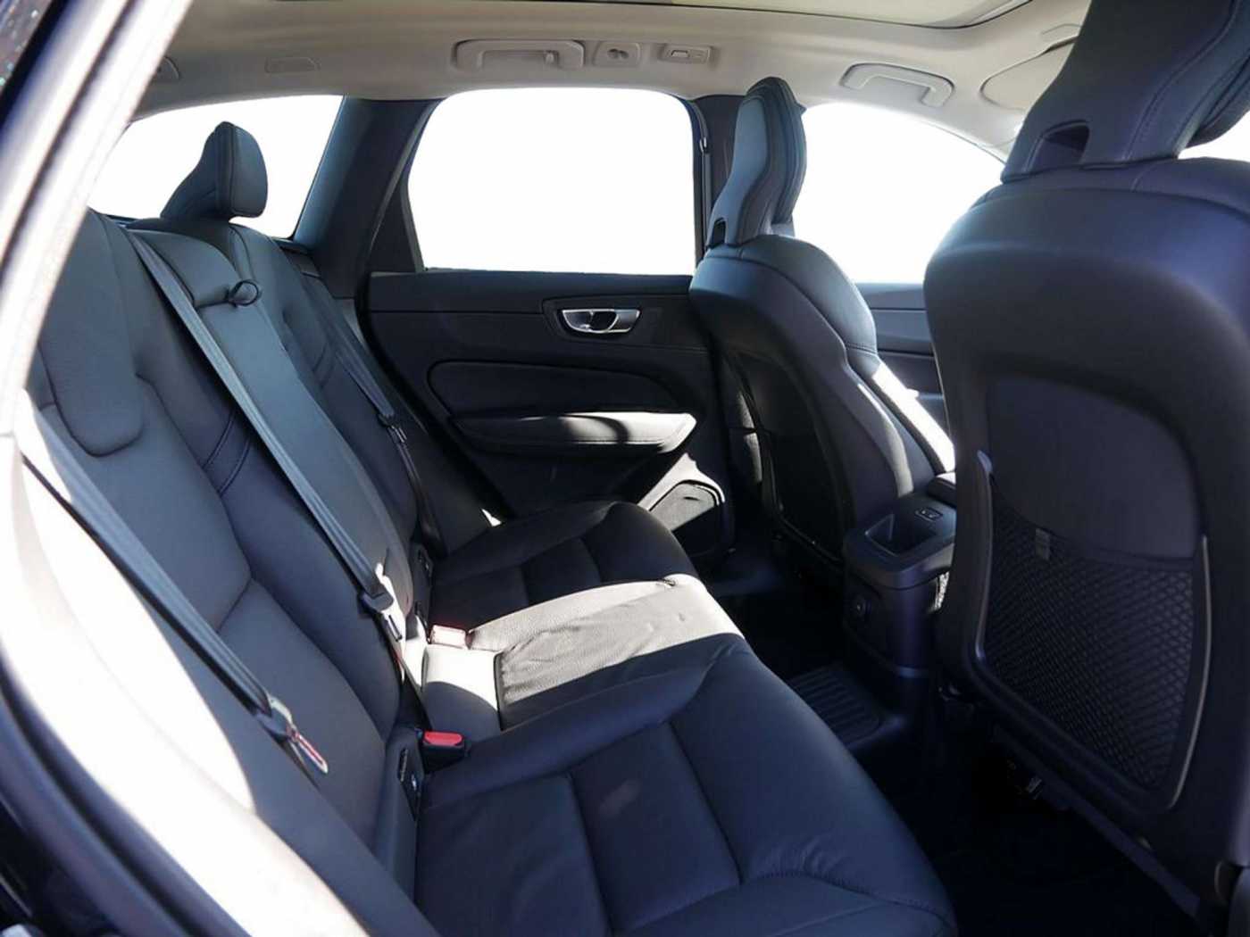 Volvo  T8 Ultra Dark Recharge Plug-In Hybrid AWD