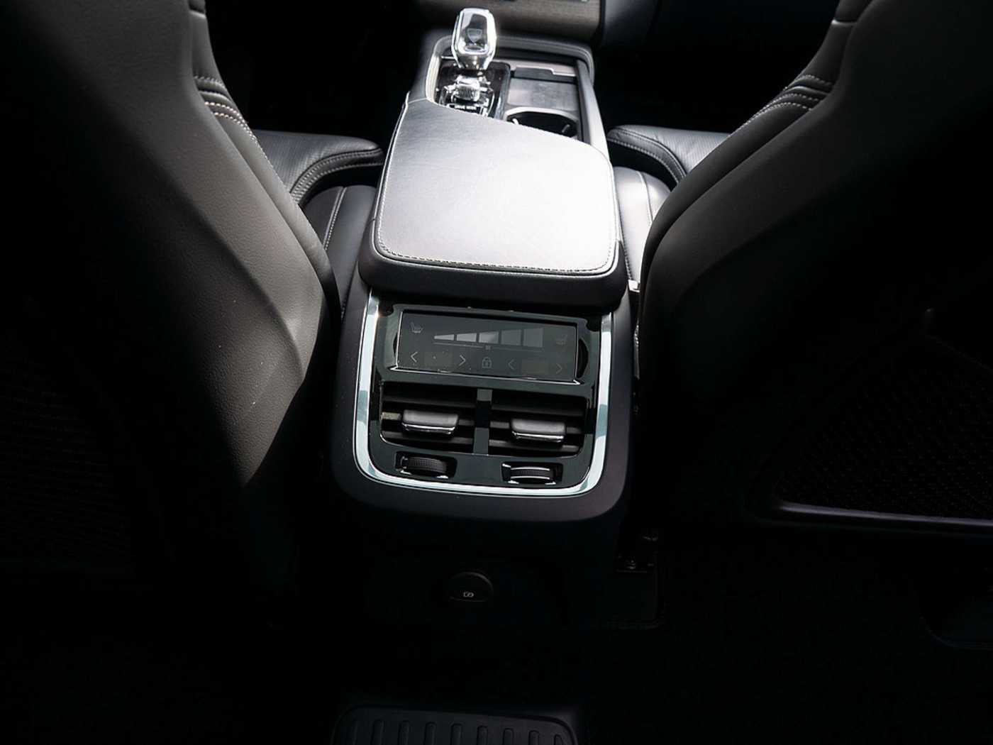 Volvo  2.0 Inscription Recharge Plug-In Hybrid AWD