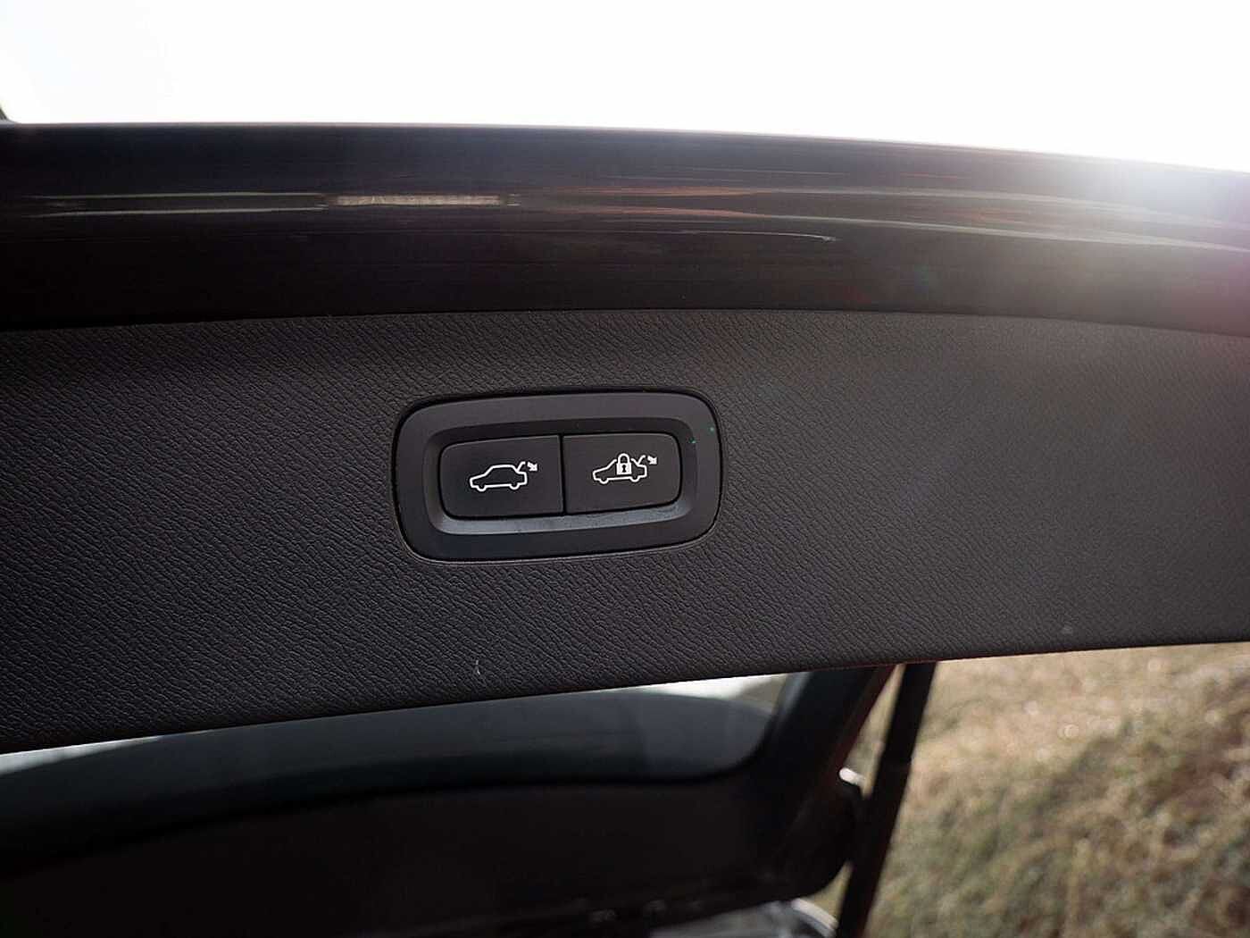 Volvo  2.0 Inscription Recharge Plug-In Hybrid AWD