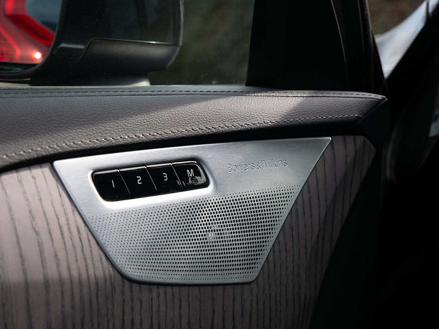 Volvo  2.0 Inscription Recharge Plug-In Hybrid AWD