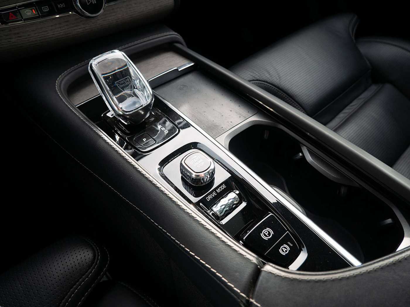 Volvo  2.0 Inscription Recharge Plug-In Hybrid AWD
