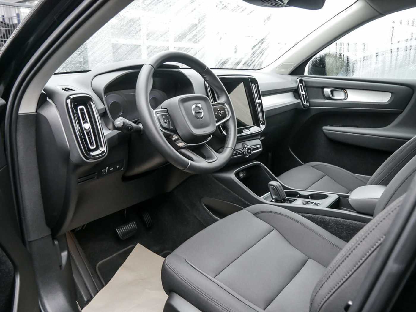 Volvo  1.5 R Design Expression Recharge Plug-In Hybrid 2W