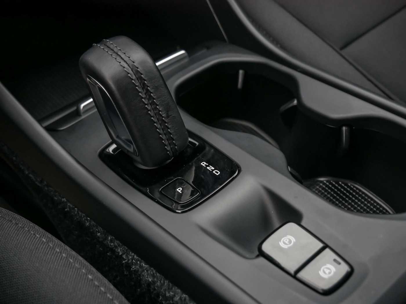 Volvo  1.5 R Design Expression Recharge Plug-In Hybrid 2W