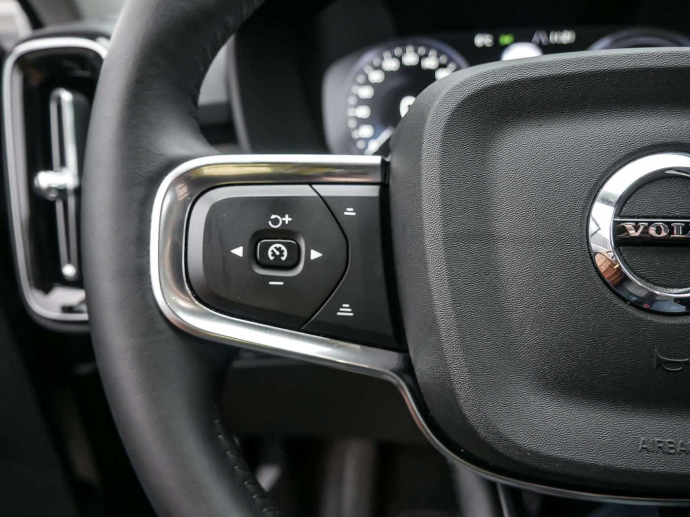 Volvo  1.5 R Design Expression Recharge Plug-In Hybrid 2W