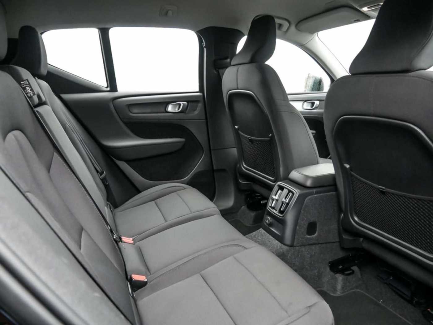 Volvo  1.5 R Design Expression Recharge Plug-In Hybrid 2W