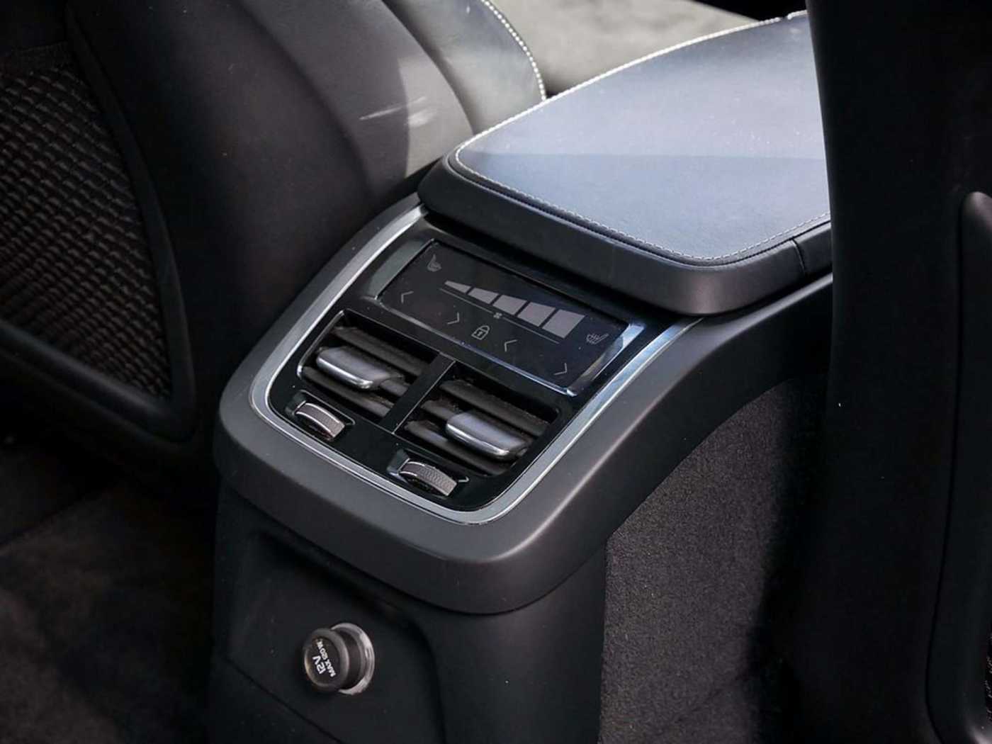 Volvo  T8 R-Design Recharge AWD ACC STANDHZ LED