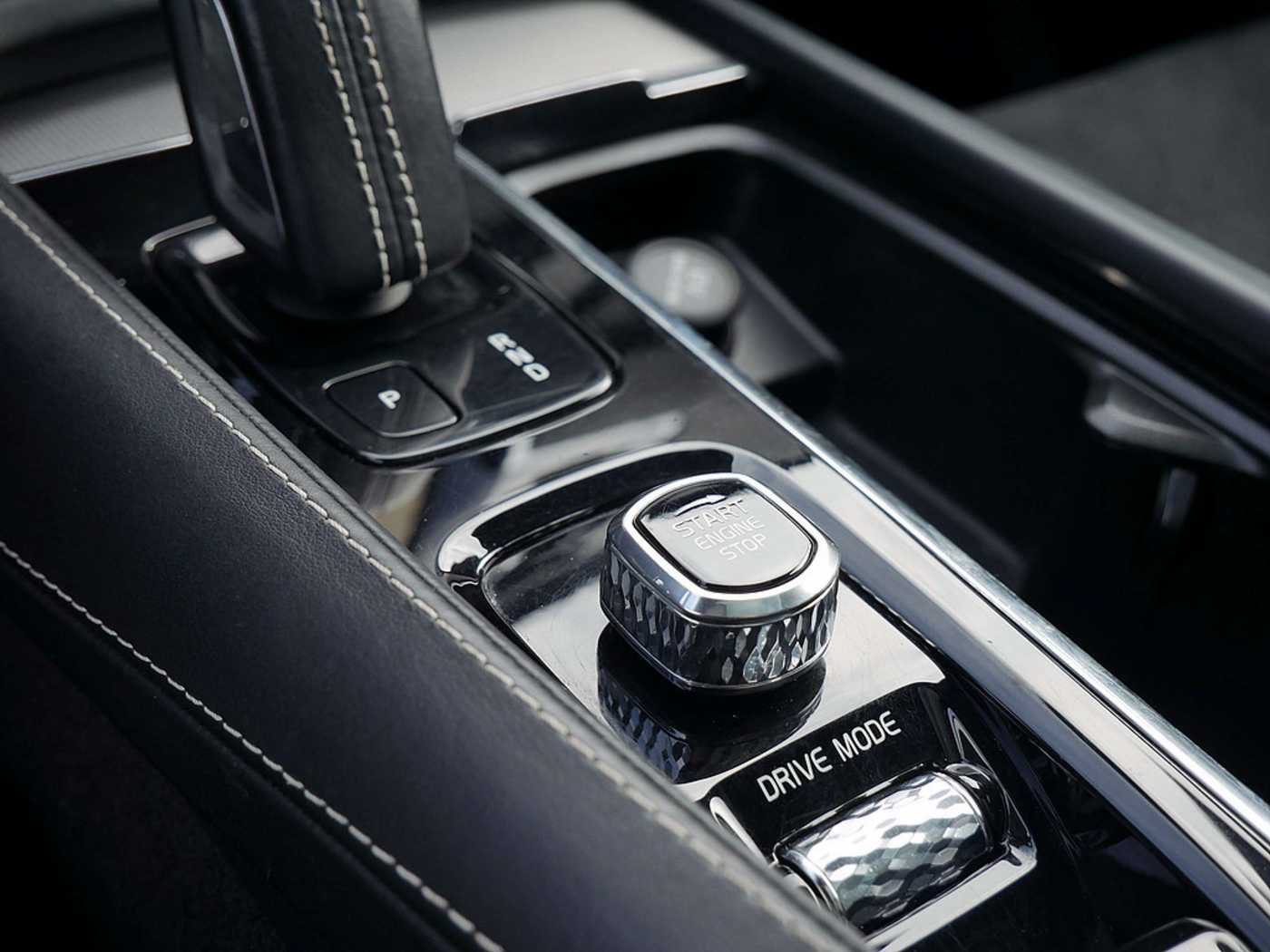 Volvo  T8 R-Design Recharge AWD ACC STANDHZ LED