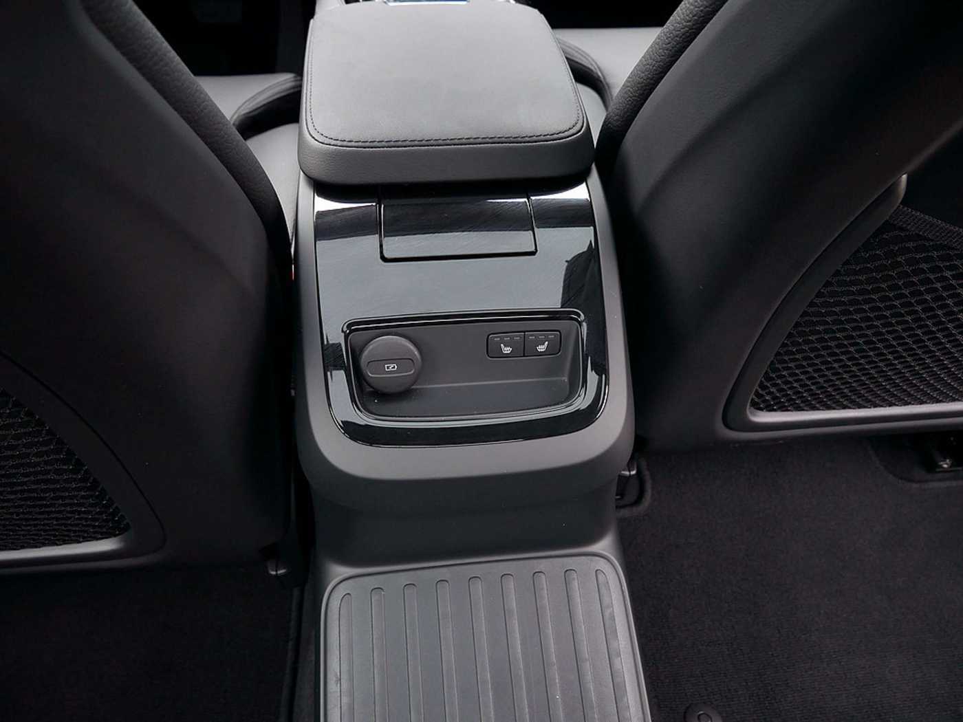 Volvo  T8 AWD Ultimate Dark AWD LED PANO 360°