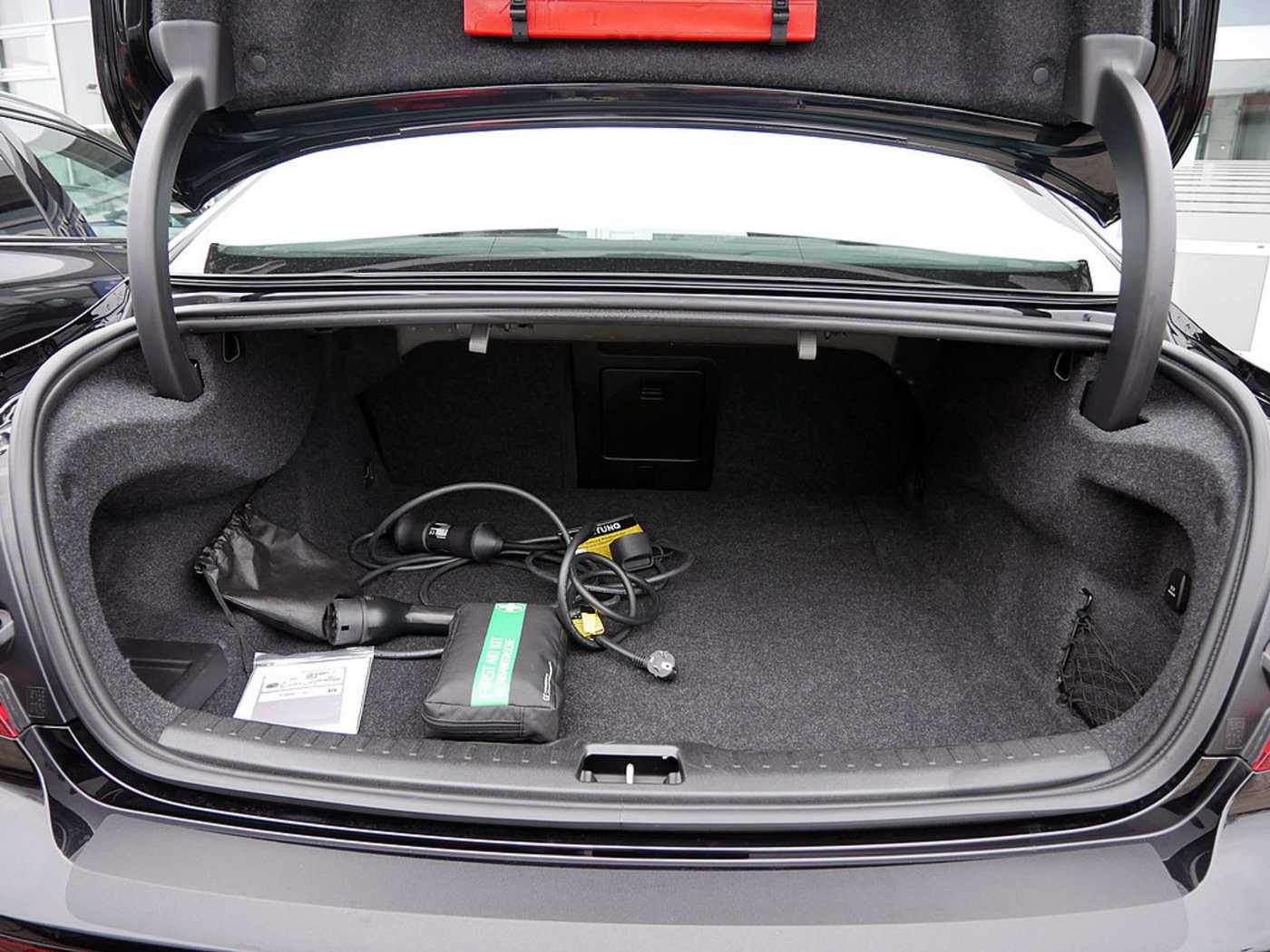Volvo  T8 AWD Ultimate Dark AWD LED PANO 360°
