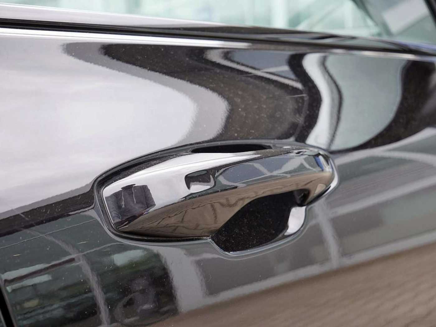 Volvo  T8 AWD Ultimate Dark AWD LED PANO 360°