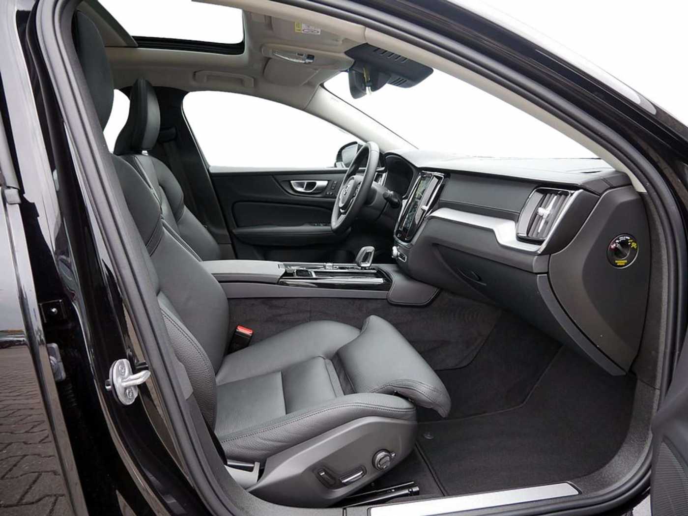 Volvo  T8 AWD Ultimate Dark AWD LED PANO 360°