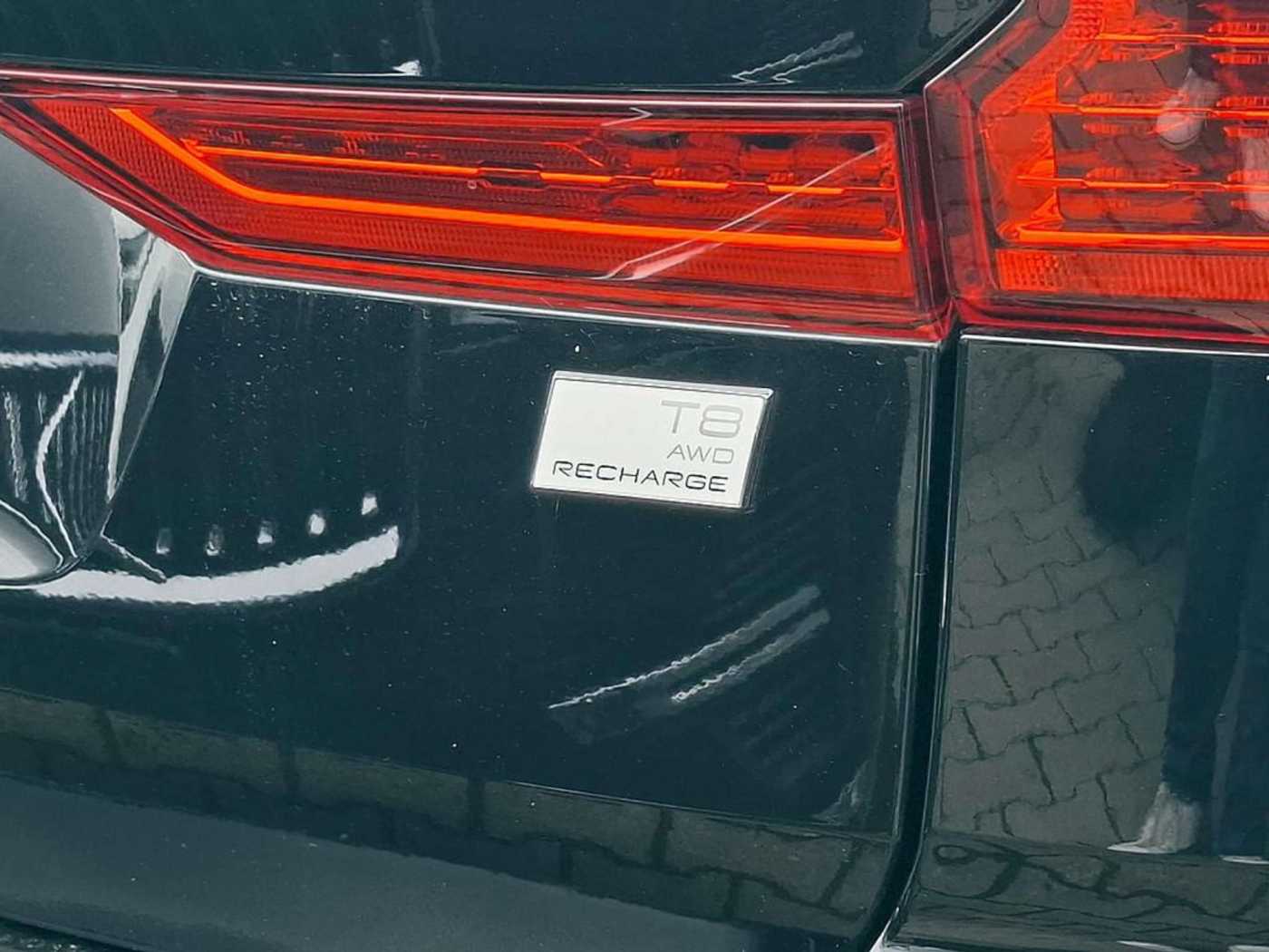 Volvo  T8 Plus Dark Recharge Plug-In Hybrid AWD