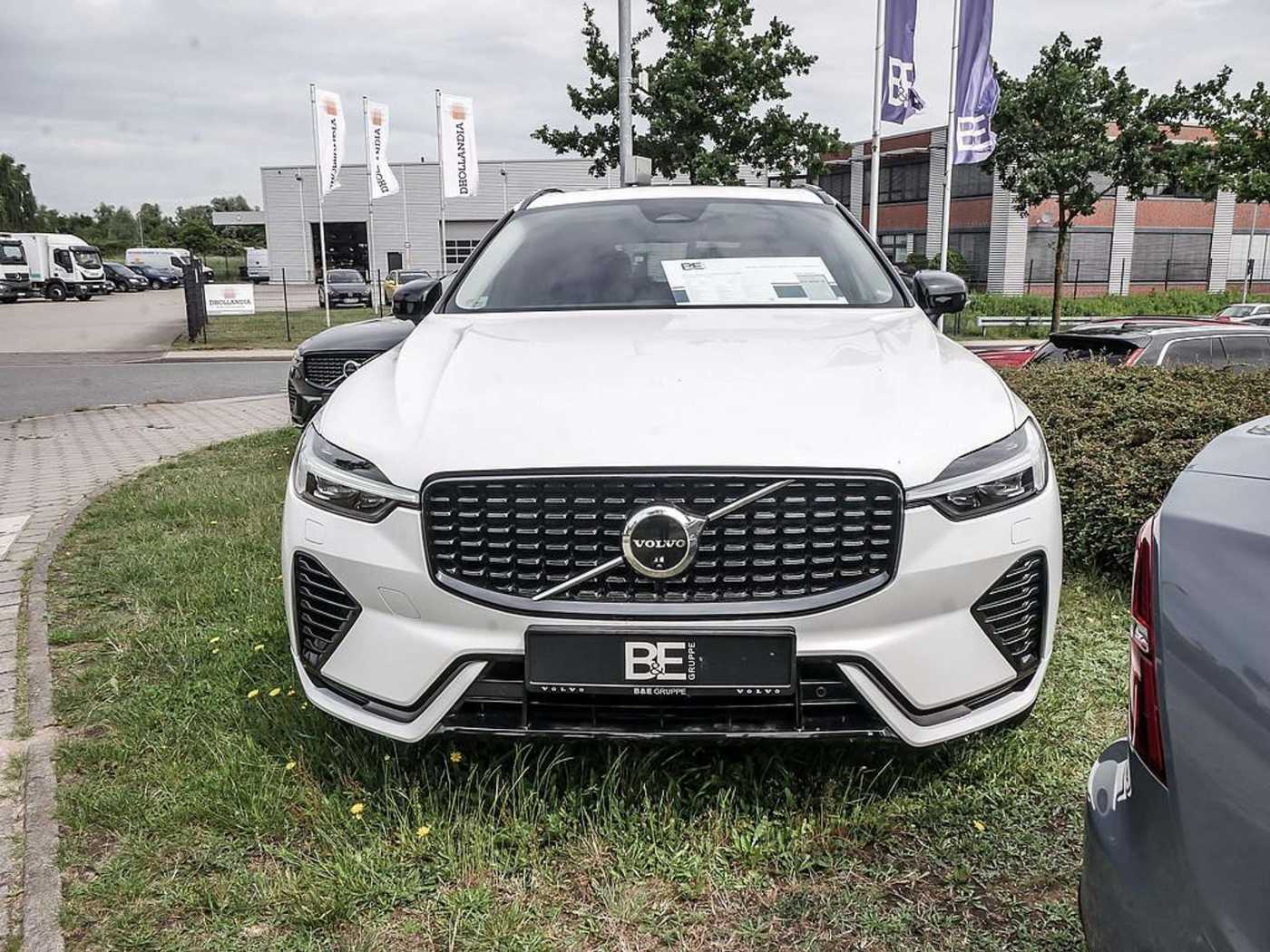 Volvo  T8 Ultra Dark Recharge Plug-In Hybrid AWD