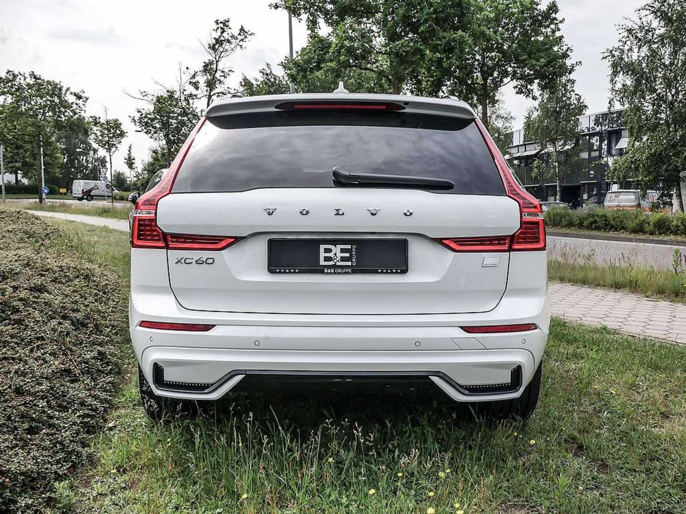 Volvo  T8 Ultra Dark Recharge Plug-In Hybrid AWD