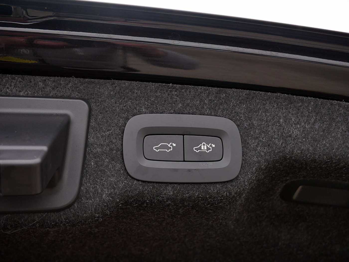 Volvo  T8 PHEV Ultimate Dark AWD