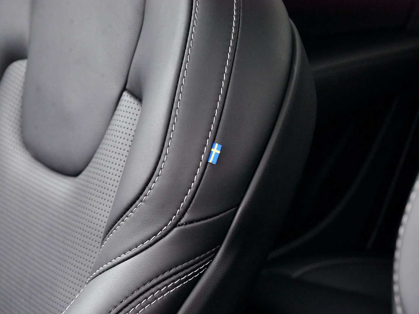 Volvo  T8 PHEV Ultimate Dark AWD