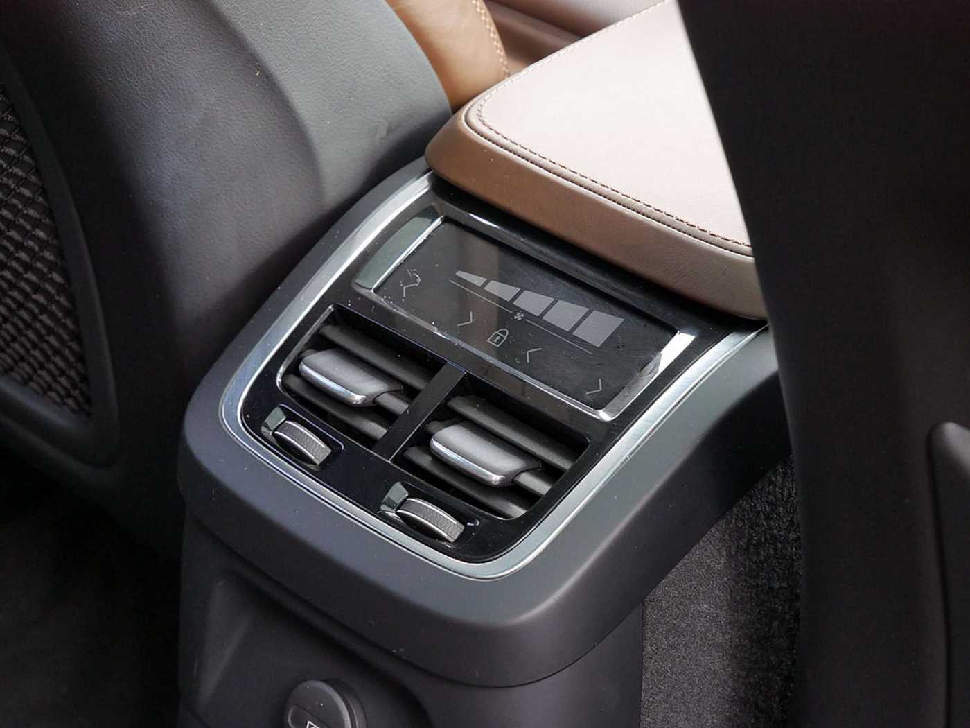 Volvo  2.0 Inscription Recharge Plug-In Hybrid AWD