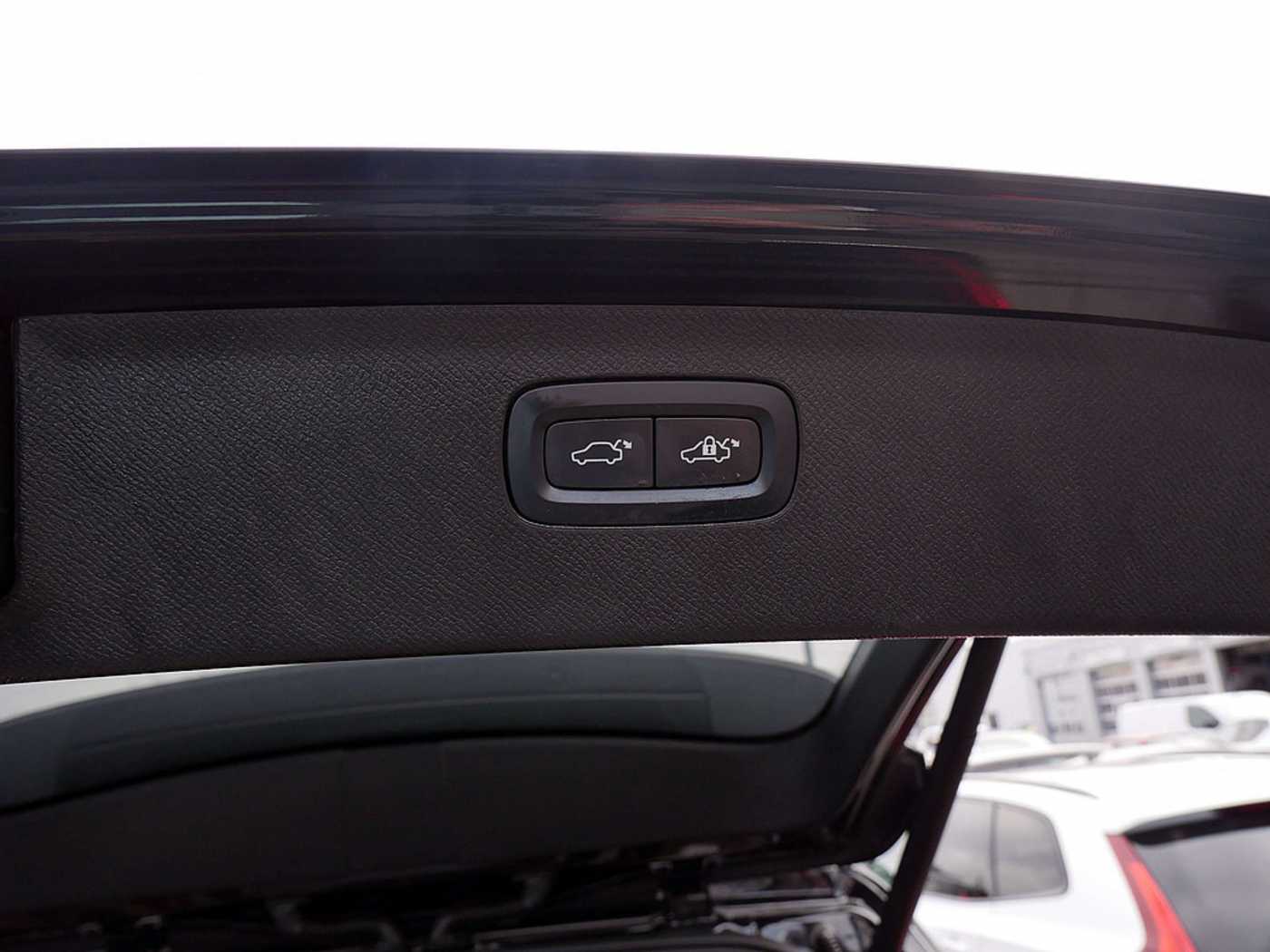 Volvo  2.0 Inscription Recharge Plug-In Hybrid AWD