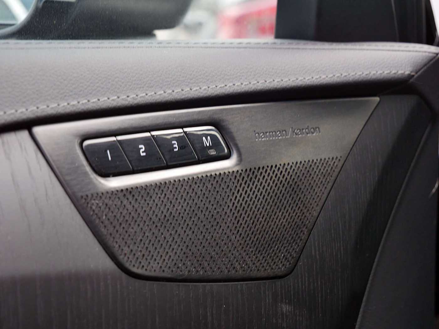 Volvo  2.0 Inscription Recharge Plug-In Hybrid AWD