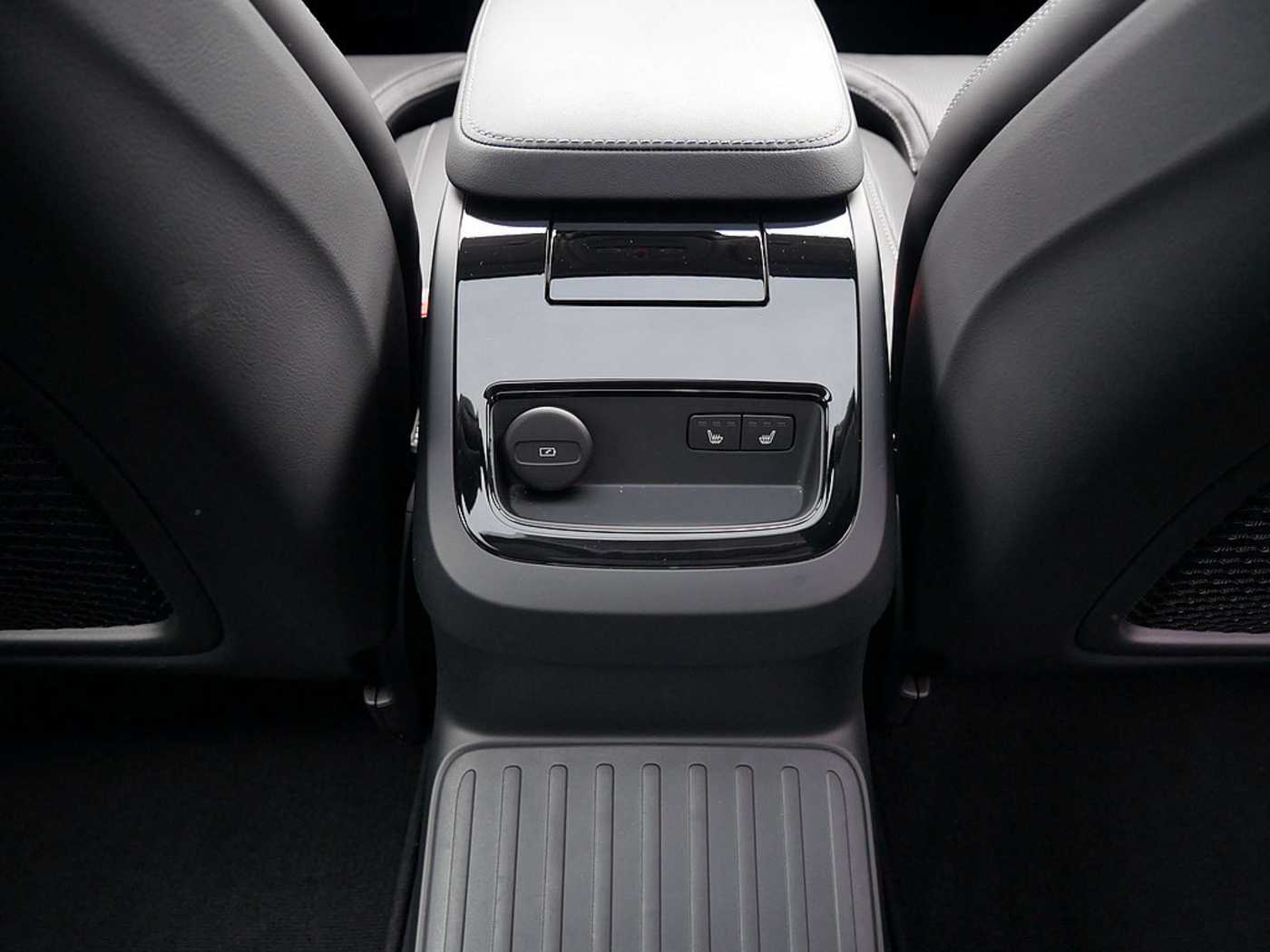 Volvo  T8 AWD Ultimate Dark AWD