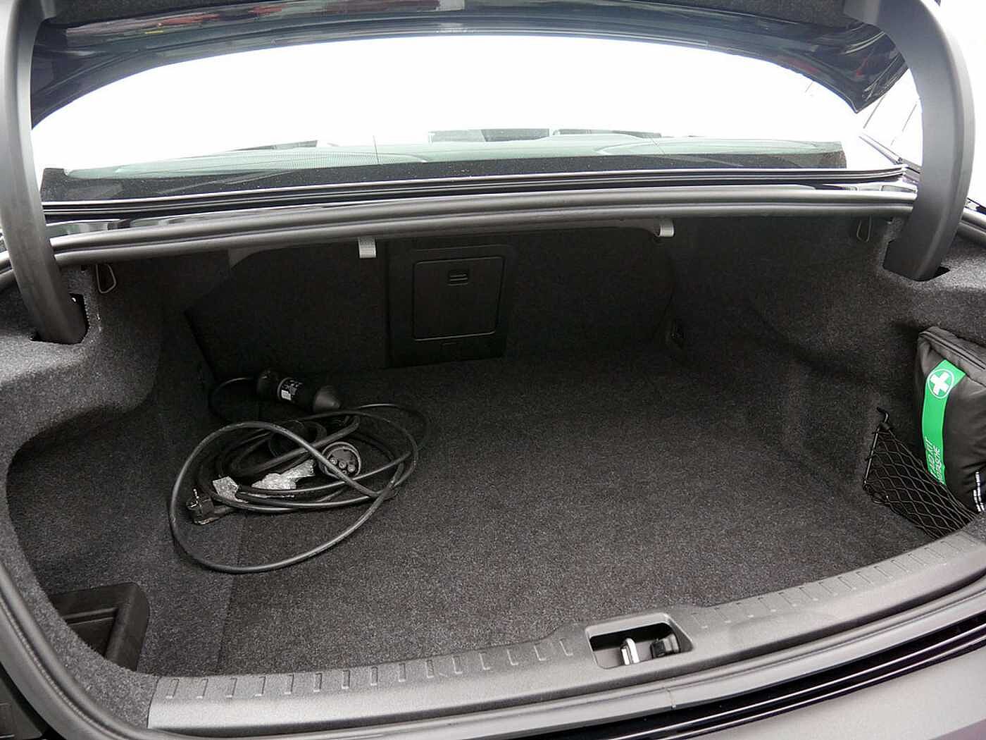 Volvo  T8 AWD Ultimate Dark AWD