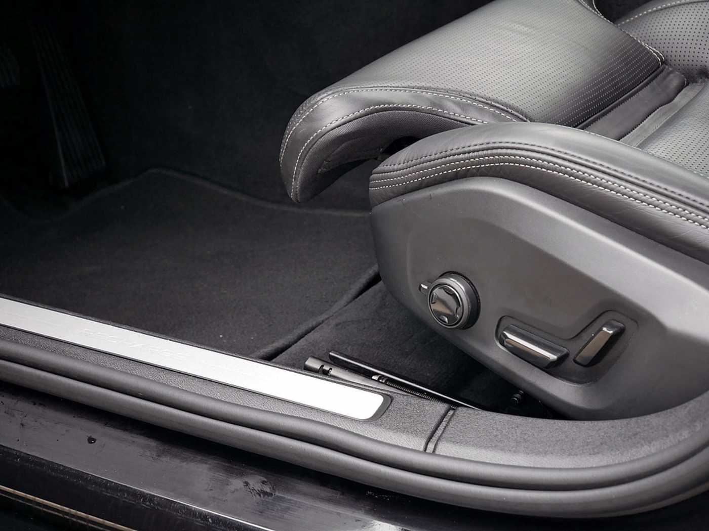 Volvo  T8 AWD Ultimate Dark AWD