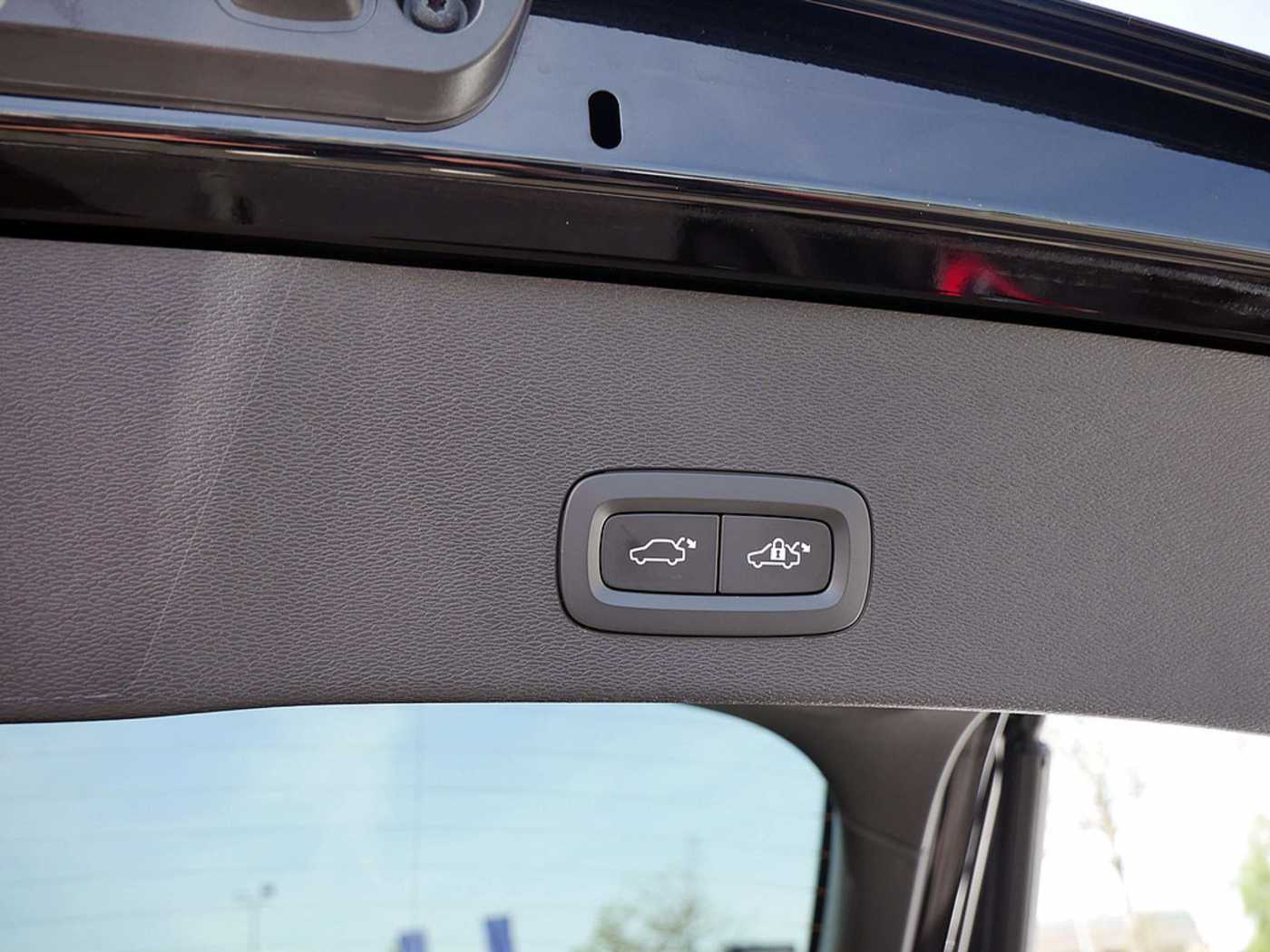 Volvo  Ultimate Recharge Pure Electric AWD PANO