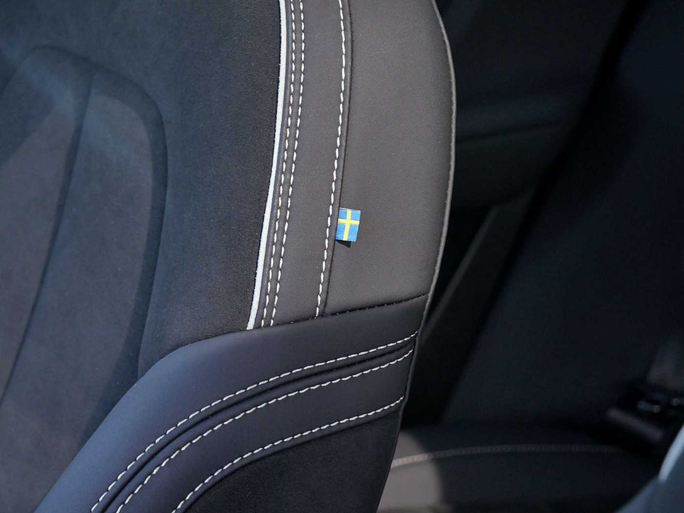 Volvo  Ultimate Recharge Pure Electric AWD PANO