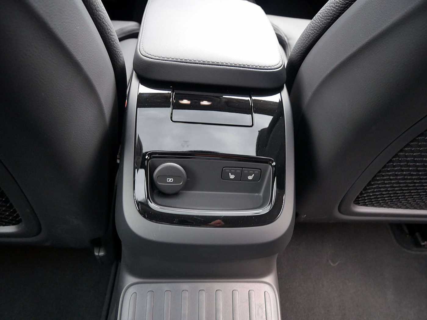 Volvo  T8 Twin Engine AWD Ultimate Dark Plug-InE6