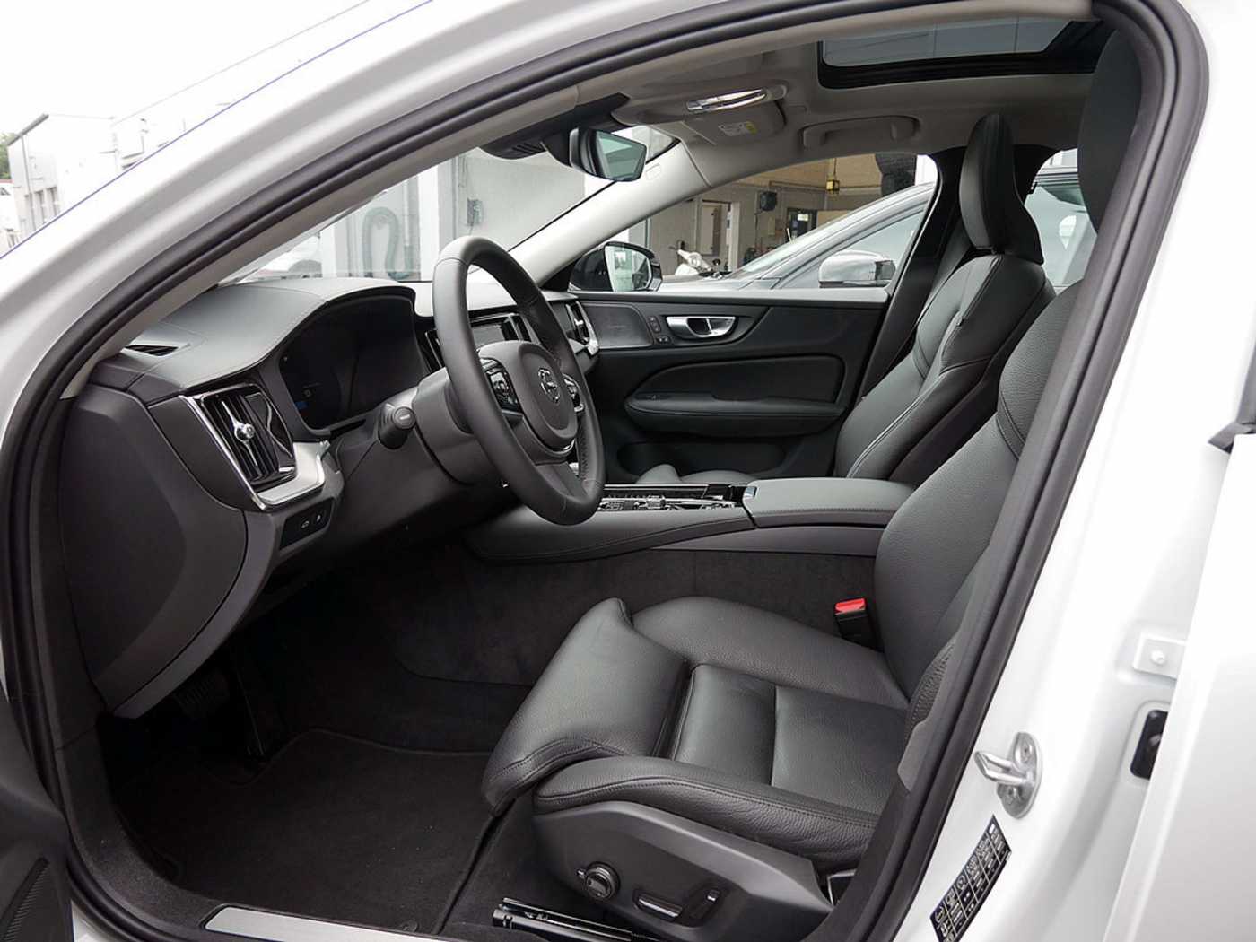Volvo  T8 Twin Engine AWD Ultimate Dark Plug-InE6