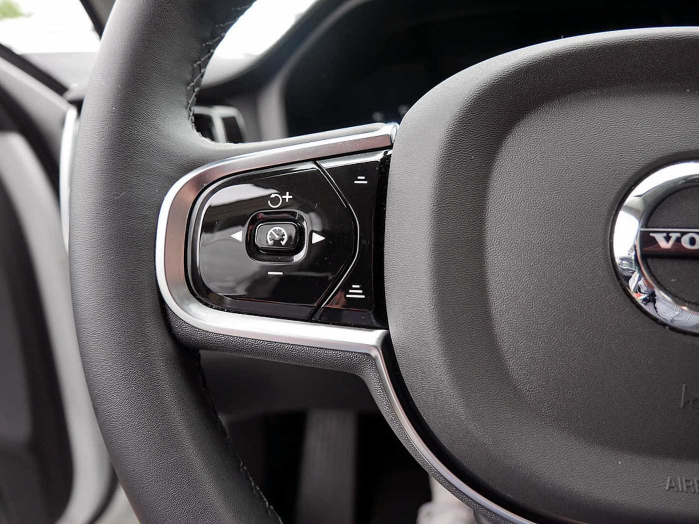 Volvo  T8 Twin Engine AWD Ultimate Dark Plug-InE6