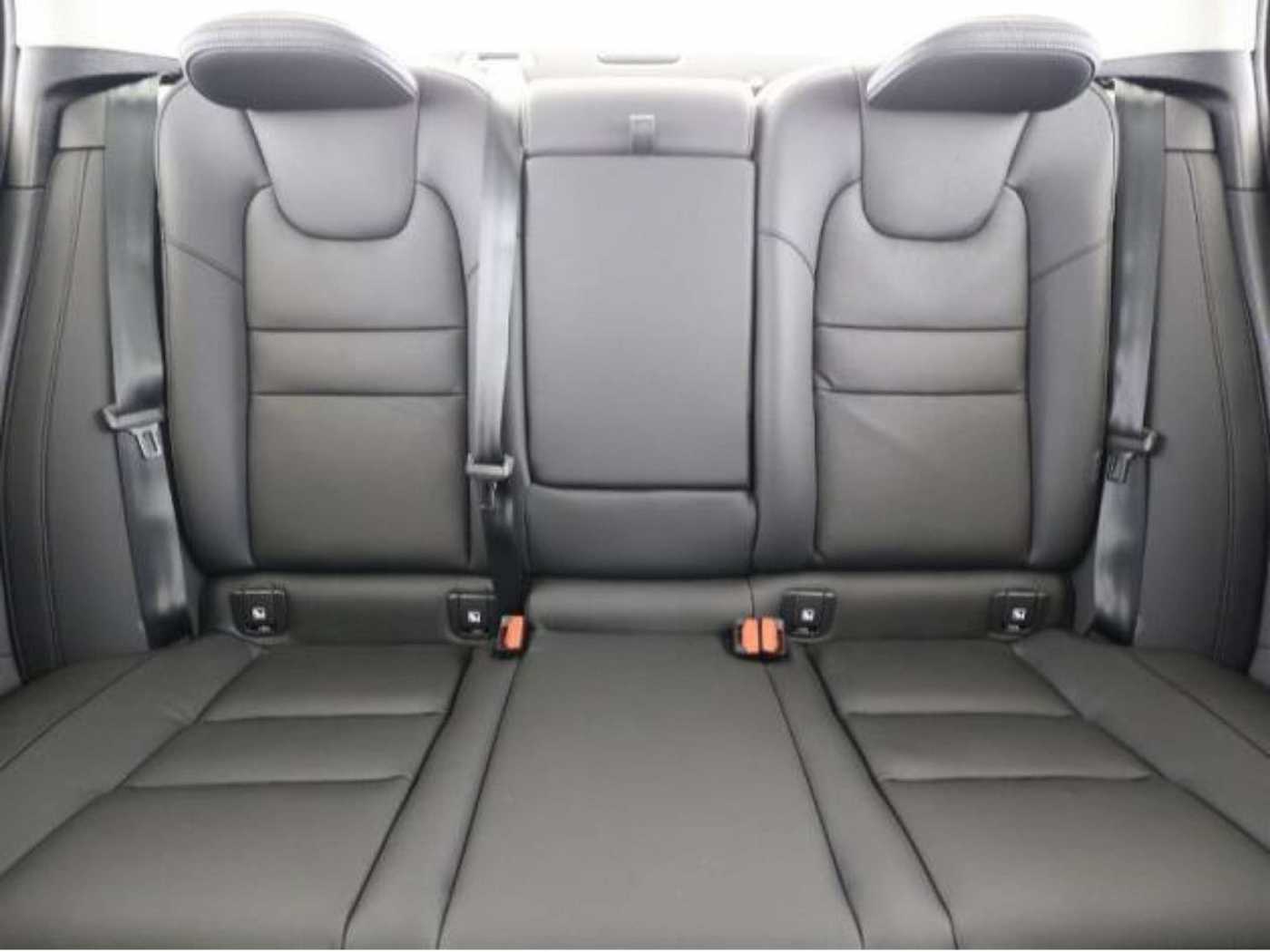 Volvo  2.0 Ultimate Dark Recharge Plug-In Hybrid AWD