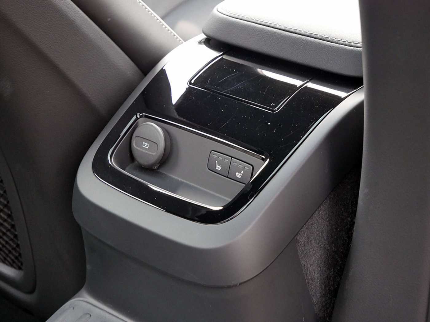 Volvo  T8 Twin Engine AWD Ultimate Dark Plug-InE6