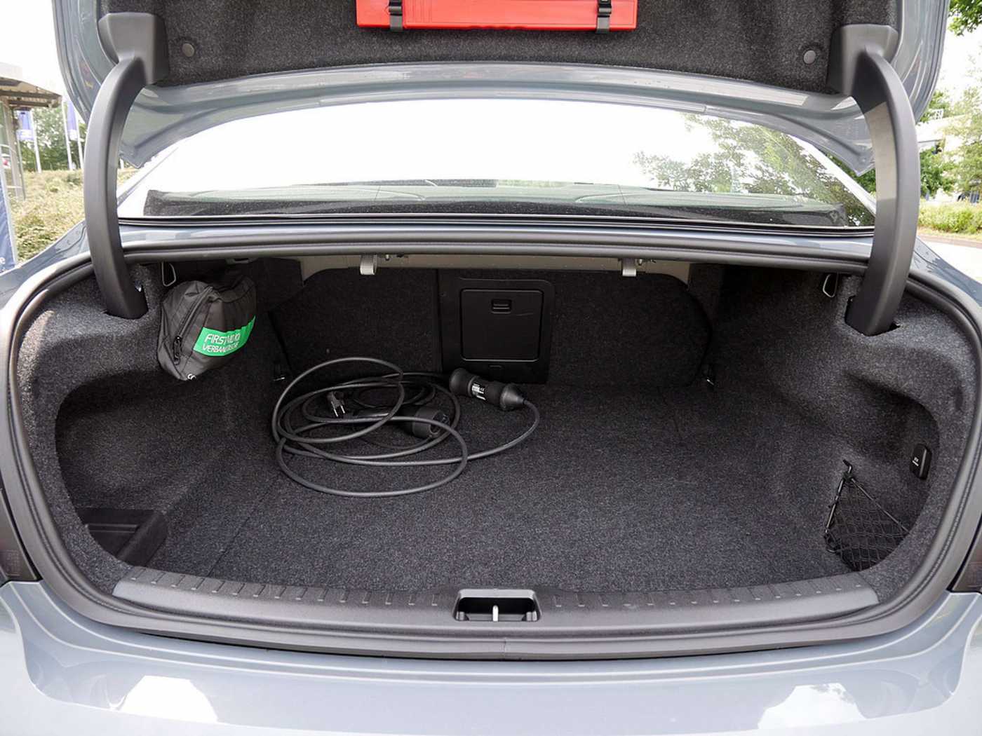 Volvo  T8 Twin Engine AWD Ultimate Dark Plug-InE6