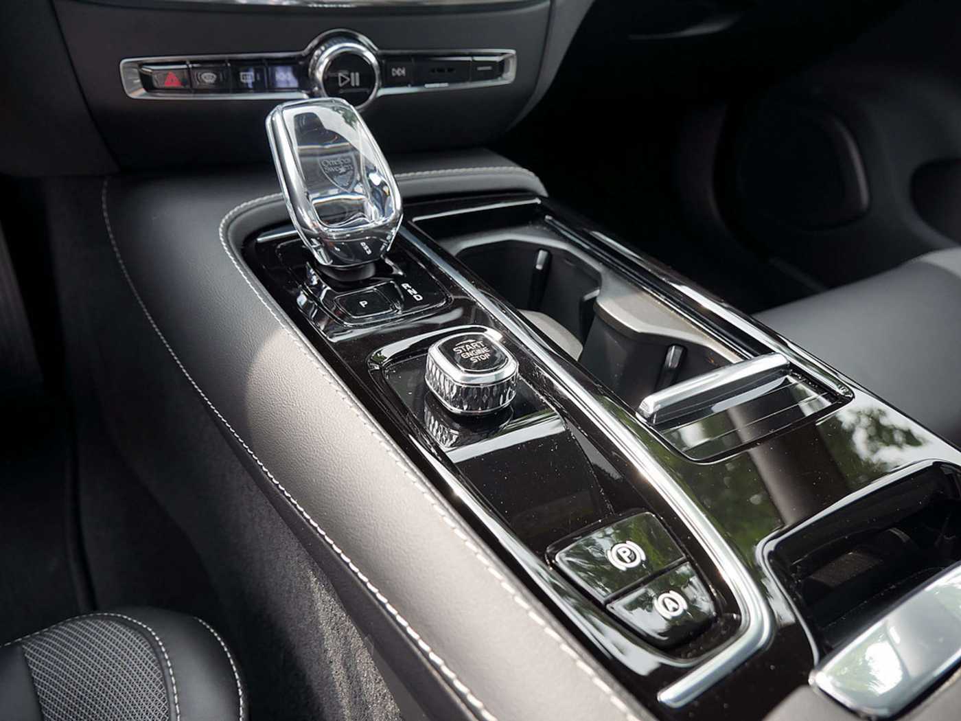 Volvo  T8 Twin Engine AWD Ultimate Dark Plug-InE6