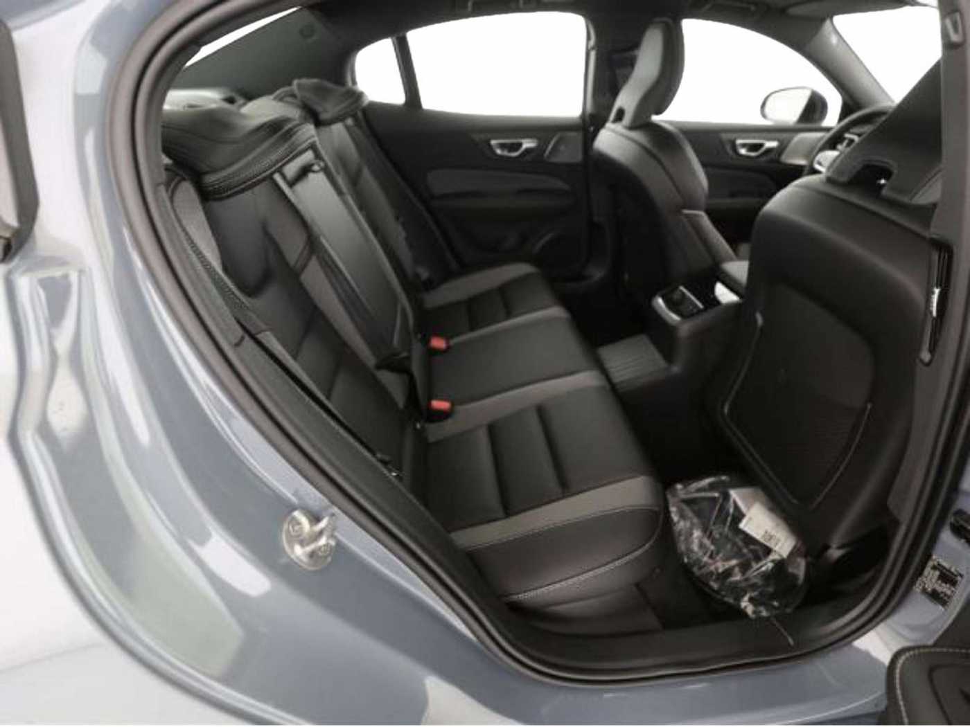 Volvo  2.0 Ultimate Dark Recharge Plug-In Hybrid AWD