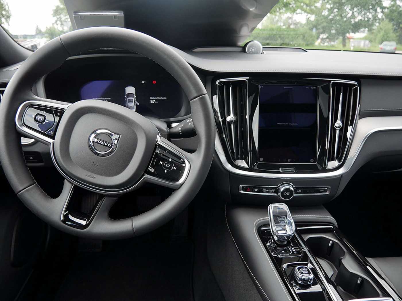 Volvo  T8 Twin Engine AWD Ultimate Dark Plug-InE6