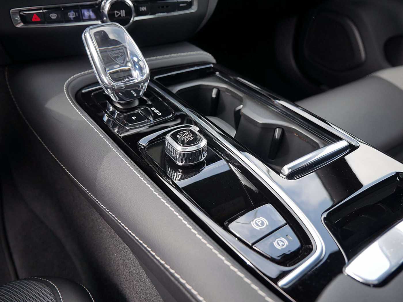 Volvo  T8 Twin Engine AWD Ultimate Dark Plug-InE6