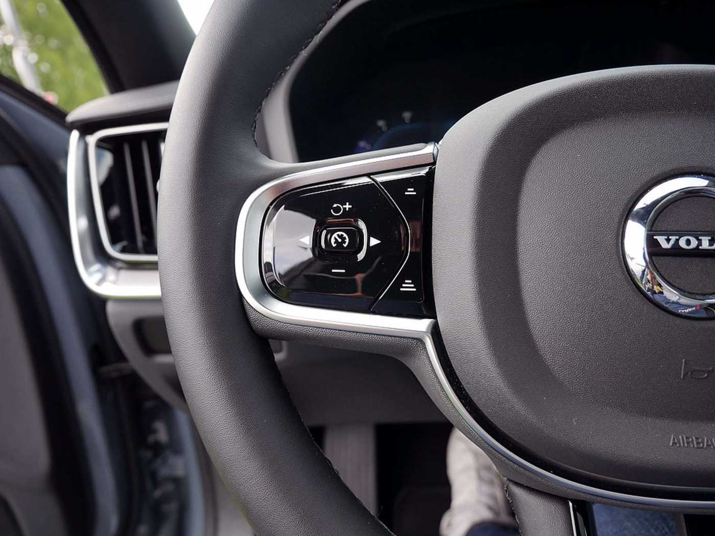 Volvo  T8 Twin Engine AWD Ultimate Dark Plug-InE6