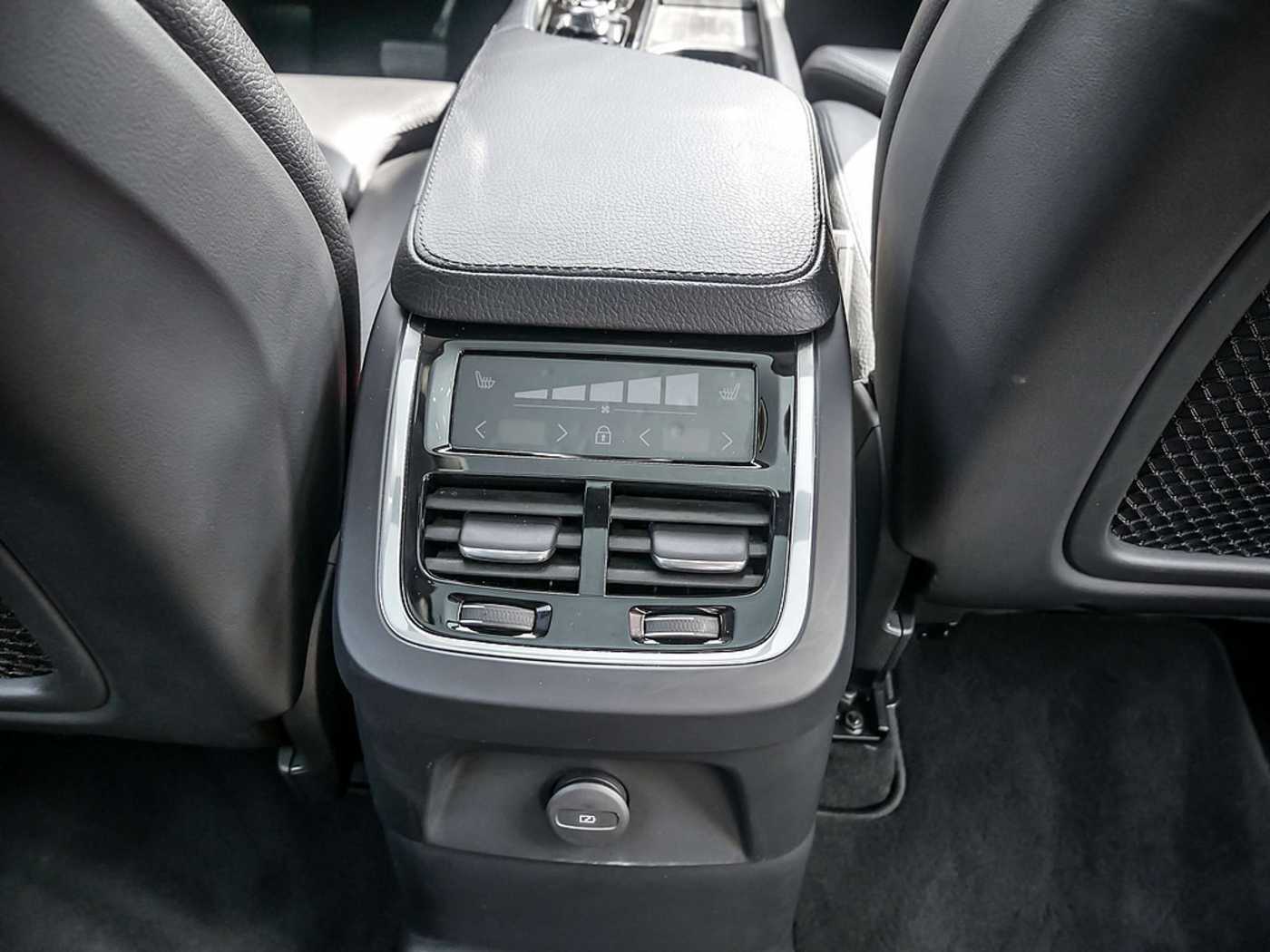 Volvo  T8 R-Design Expression Recharge HUD LED