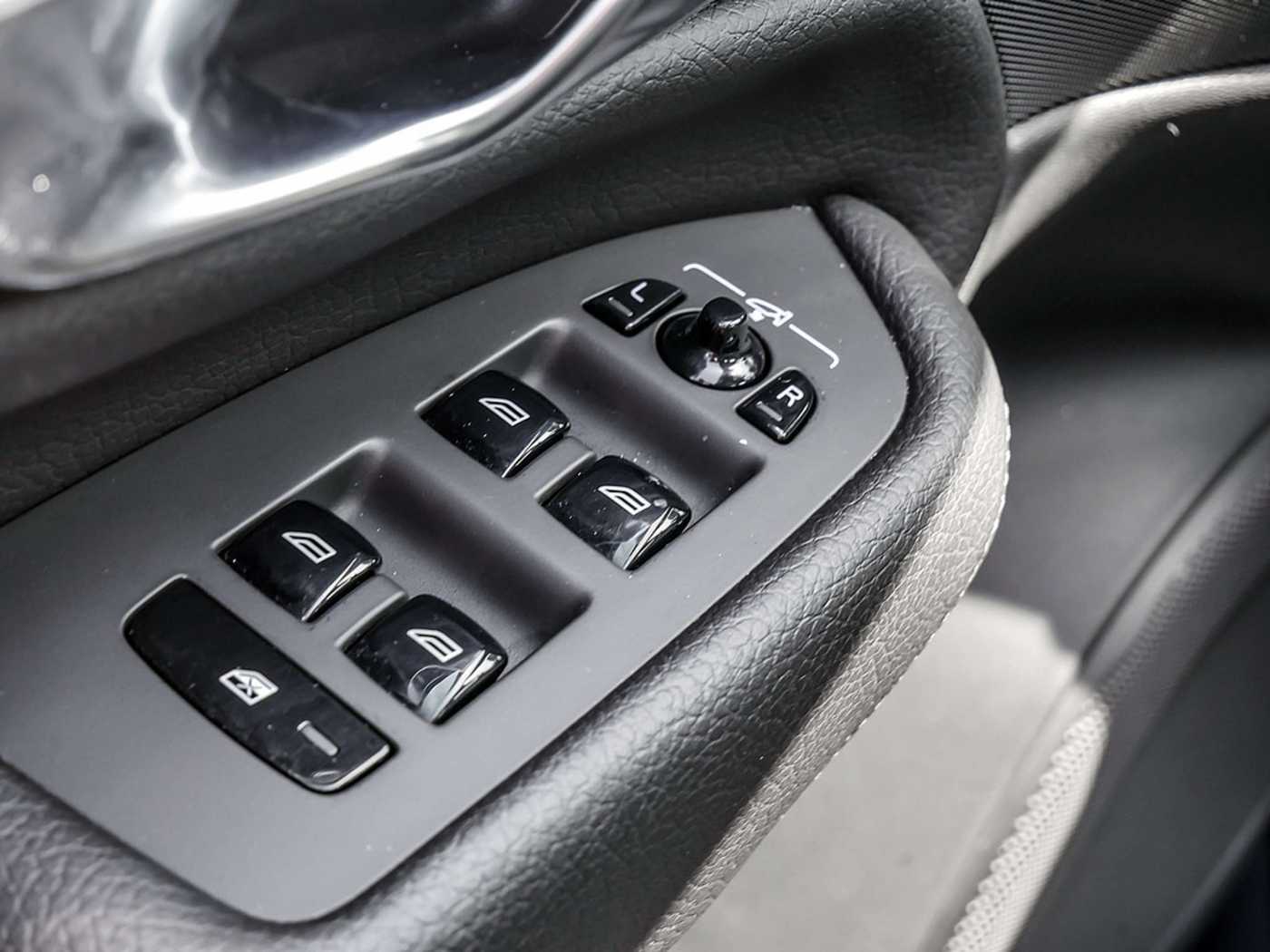 Volvo  T8 R-Design Expression Recharge HUD LED