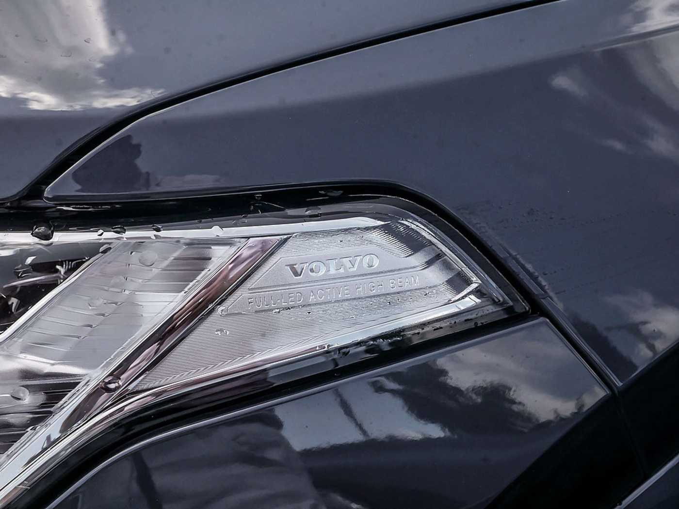 Volvo  T8 R-Design Expression Recharge HUD LED