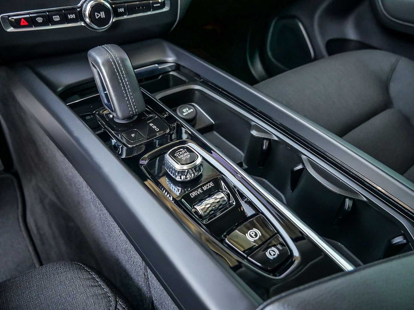 Volvo  T6 Inscription Expression Recharge AWD